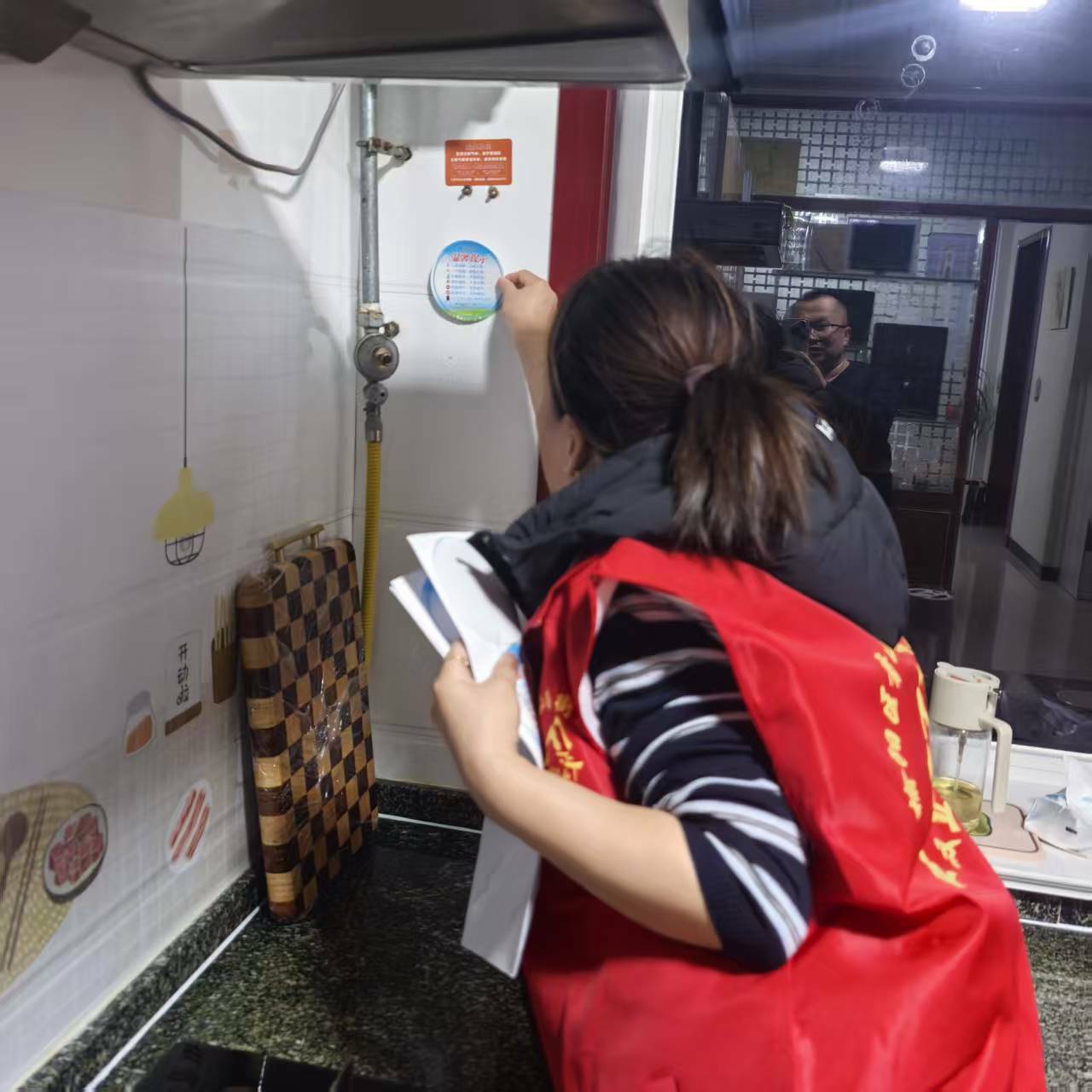 青山路街道榆龙社区开展冬季安全主题宣传活动 (2).jpg